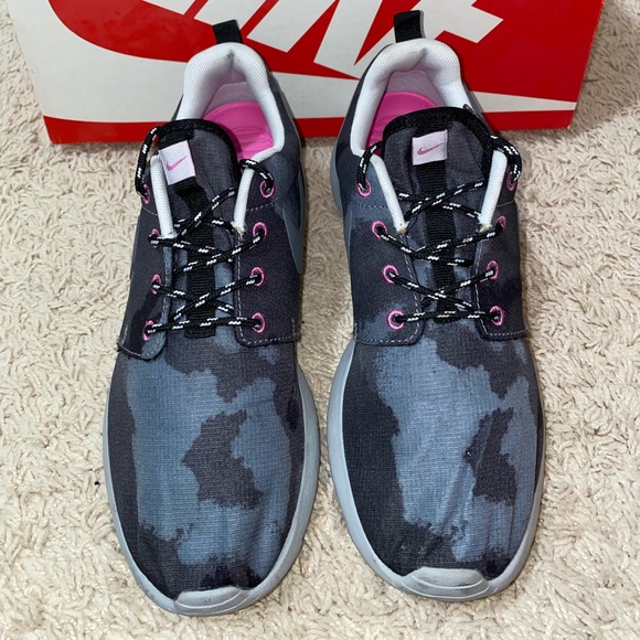 WMNS NIKE ROSHERUN - Picture 2 of 3